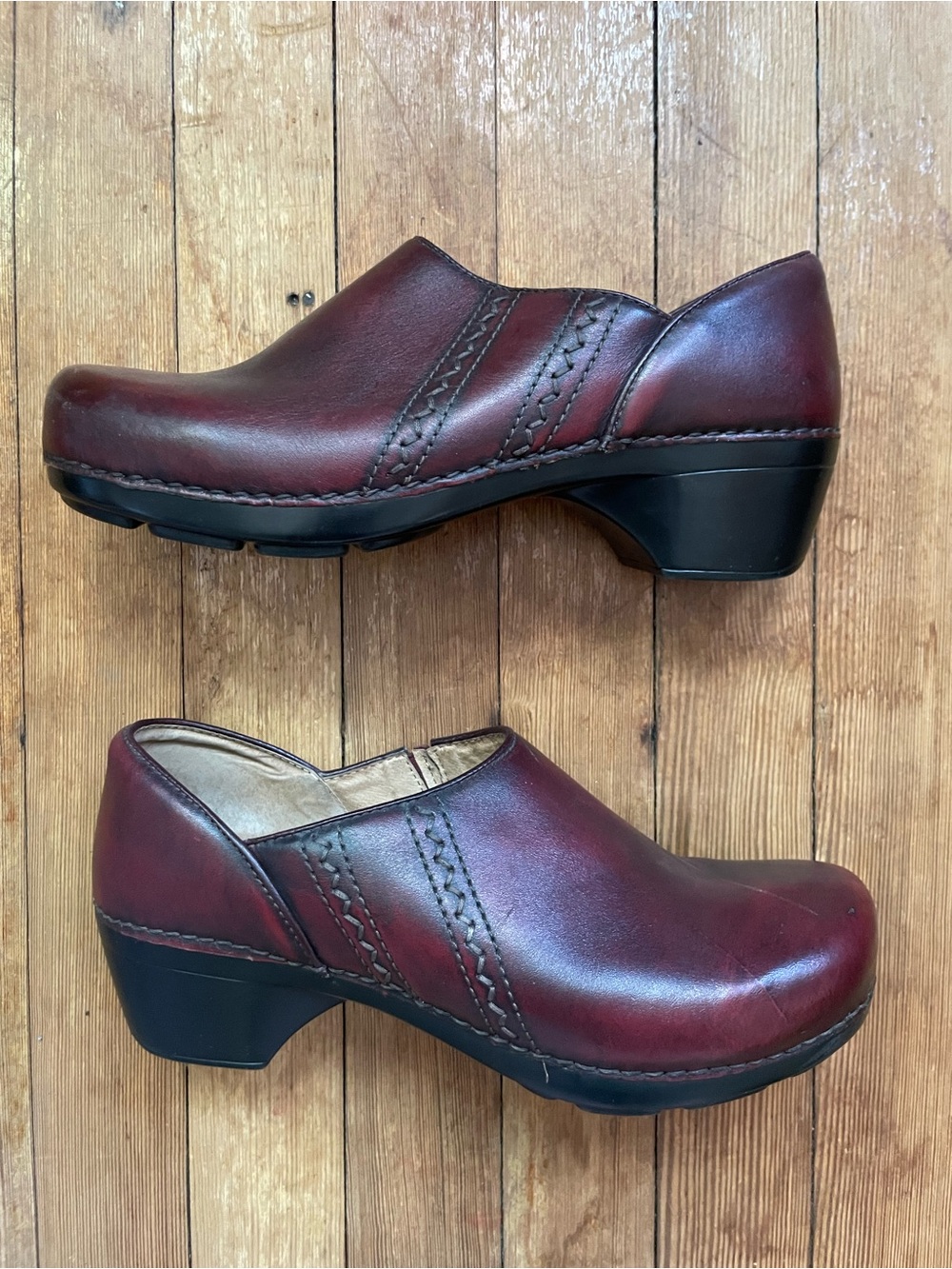 Dansko Sienna Clog in Oxblood Burgundy Leather size 11/ 42